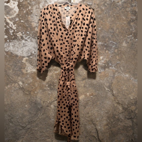 NWT Women’s Plus Size Drop Sleeves Kimono Style Shirt Dress Hummus Dot Size 3X - Picture 2 of 9